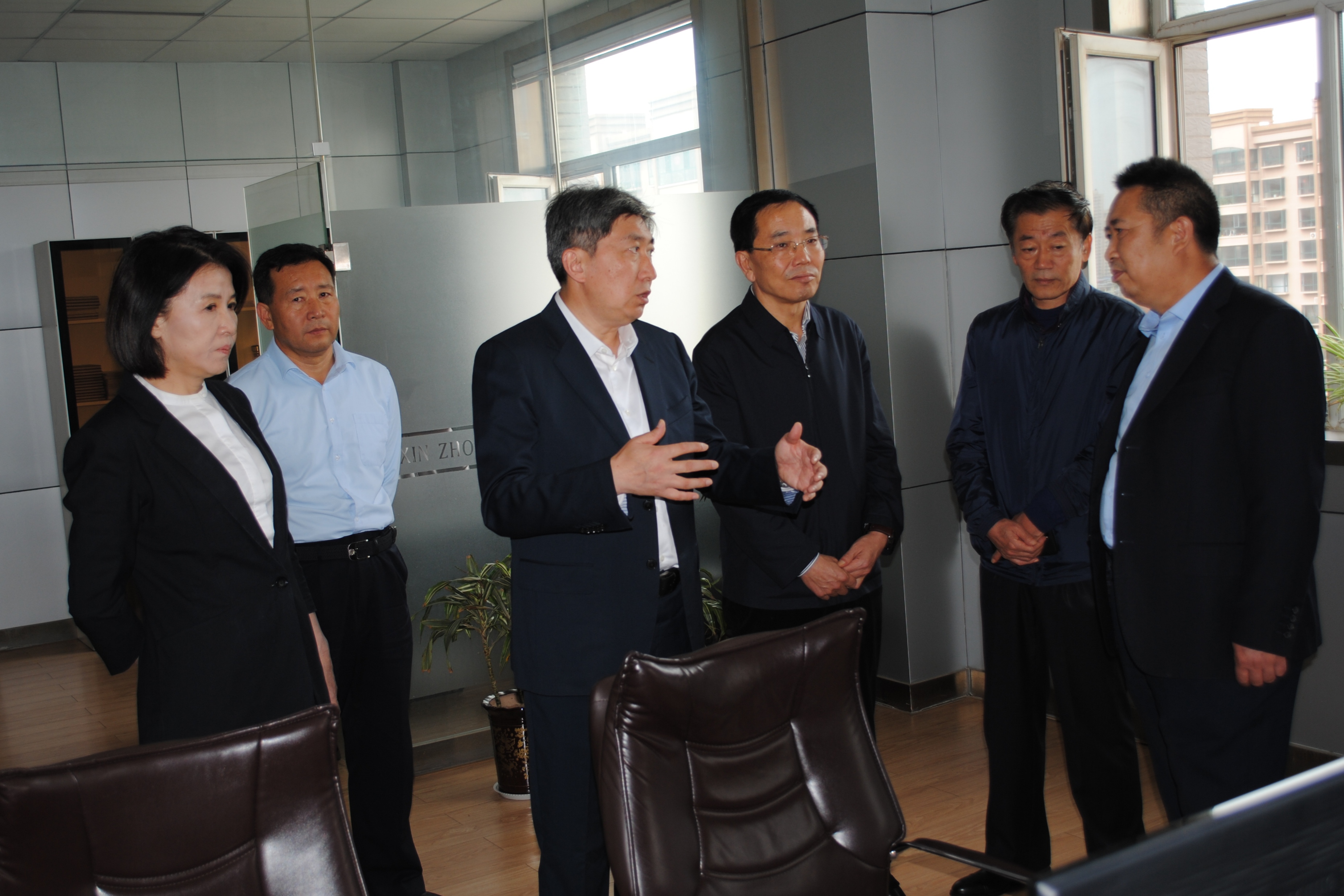 忻州市委副書記、市長朱曉東檢查國慶、中秋長假供水安全生產(chǎn)工作.jpg